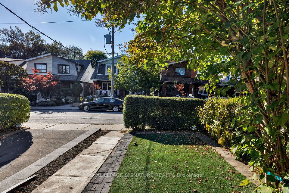 81 Billings Avenue, Toronto, ON M4L 2S3 4