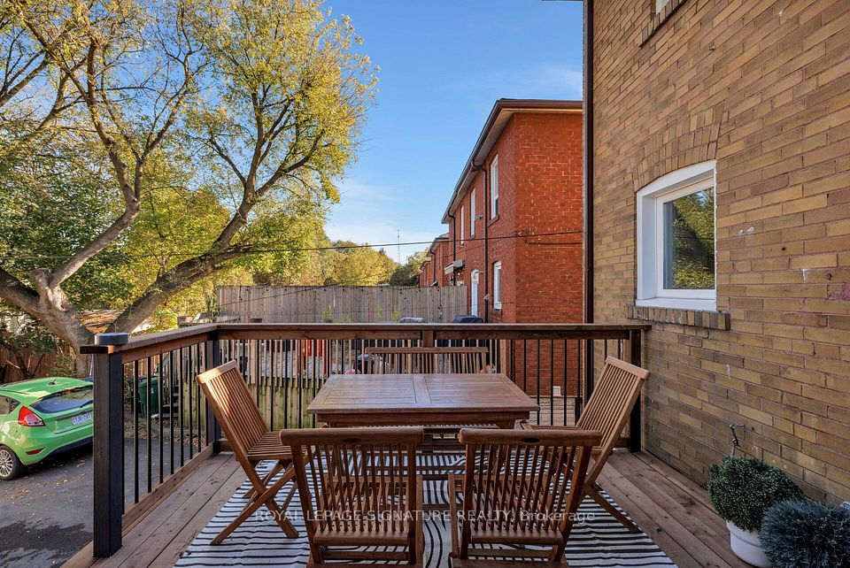 81 Billings Avenue, Toronto, ON M4L 2S3 18