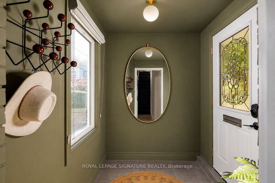 81 Billings Avenue, Toronto, ON M4L 2S3 5