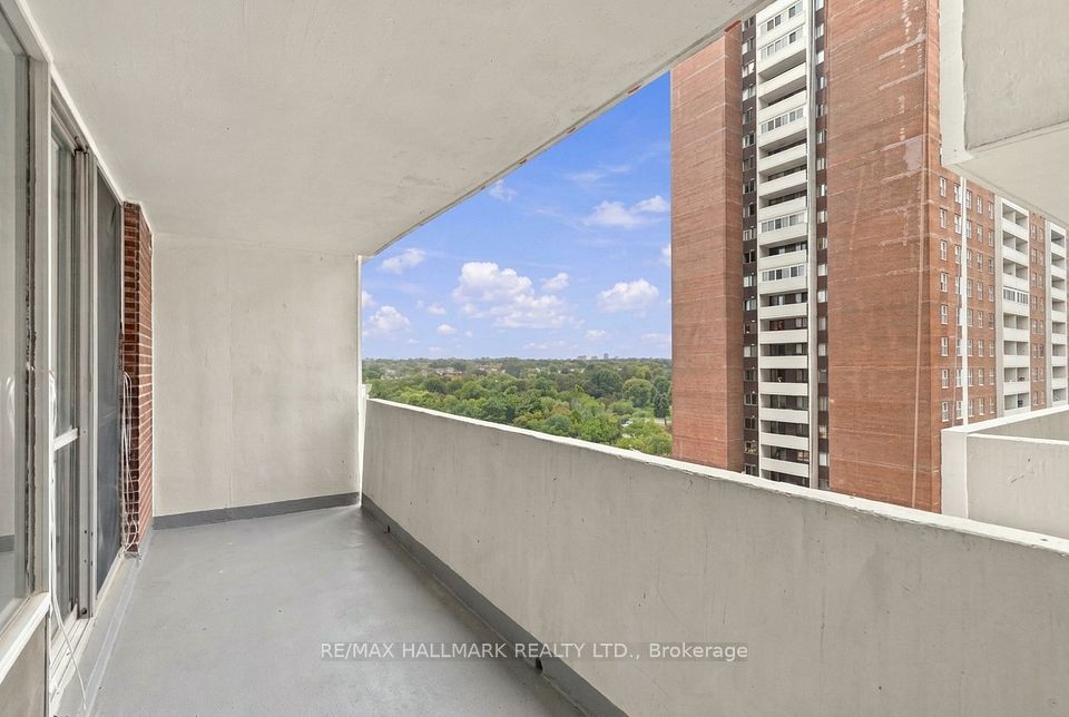 1 Massey Square 1419, Toronto, ON M4C 5L4 12