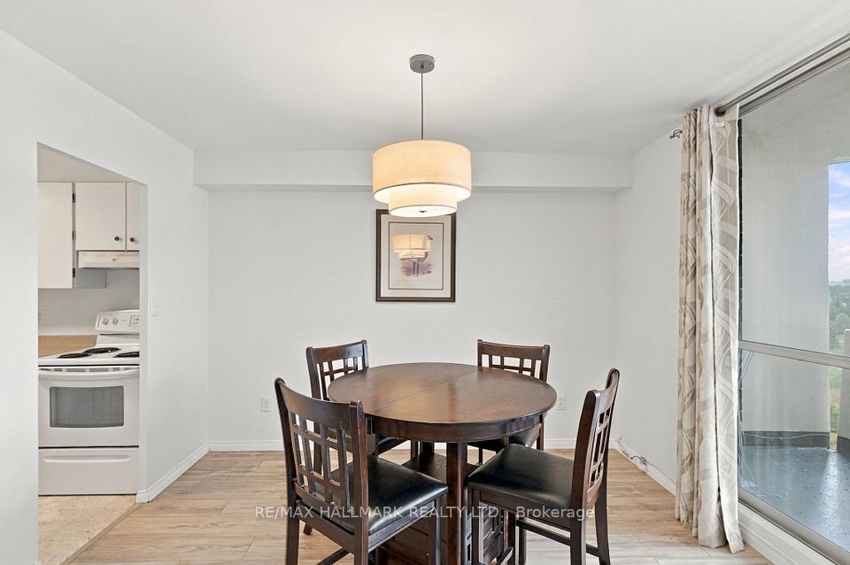 1 Massey Square 1419, Toronto, ON M4C 5L4 5