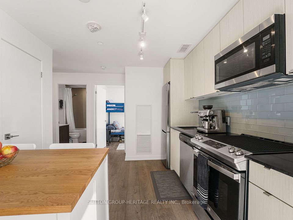 1401 O'Connor Drive 715, Toronto, ON M4B 2V5 7