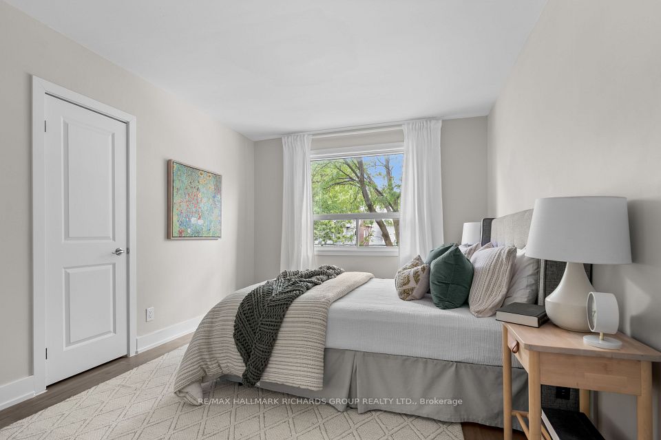 898 Greenwood Avenue, Toronto, ON M4J 4B8 17