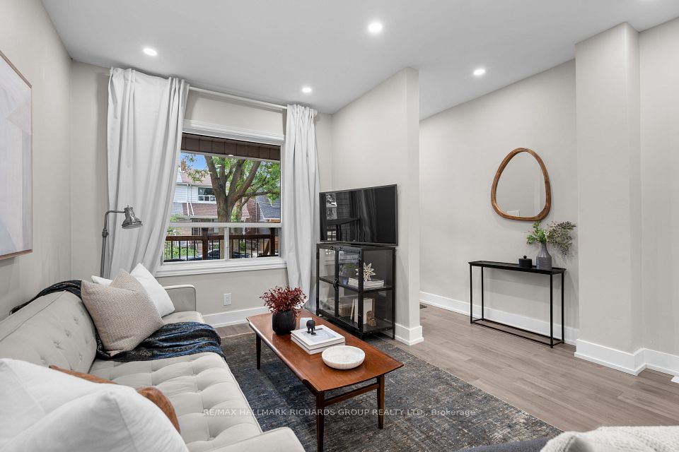 898 Greenwood Avenue, Toronto, ON M4J 4B8 6