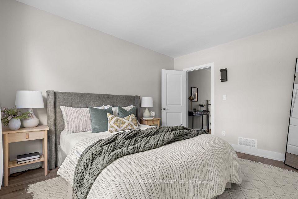 898 Greenwood Avenue, Toronto, ON M4J 4B8 18