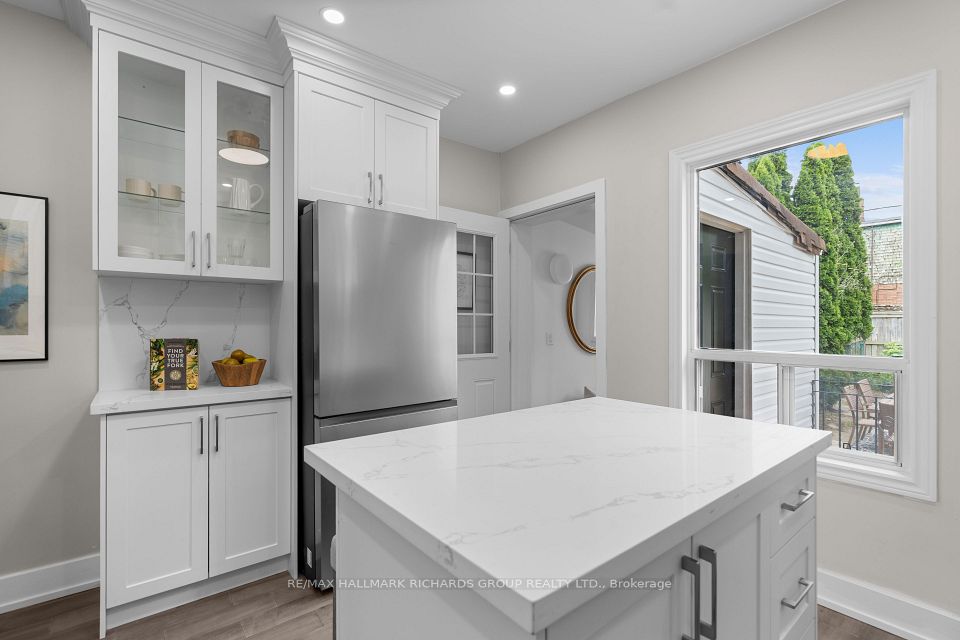 898 Greenwood Avenue, Toronto, ON M4J 4B8 12