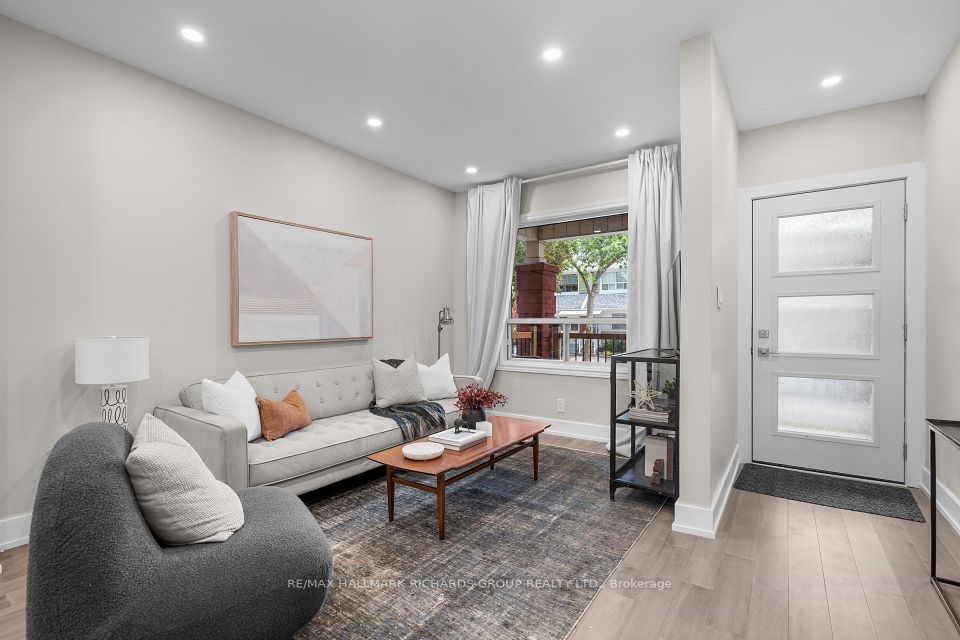 898 Greenwood Avenue, Toronto, ON M4J 4B8 3