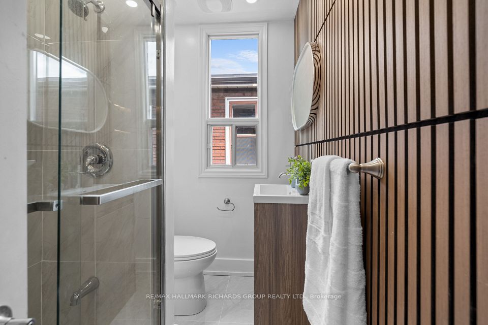 898 Greenwood Avenue, Toronto, ON M4J 4B8 22