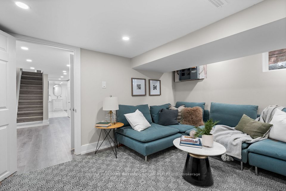 898 Greenwood Avenue, Toronto, ON M4J 4B8 25
