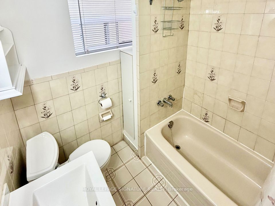 455 B Danforth Avenue 2nd Flr, Toronto, ON M4K 1P1 11