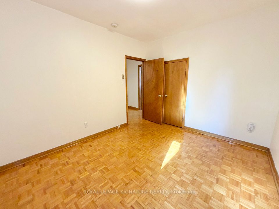 455 B Danforth Avenue 2nd Flr, Toronto, ON M4K 1P1 8