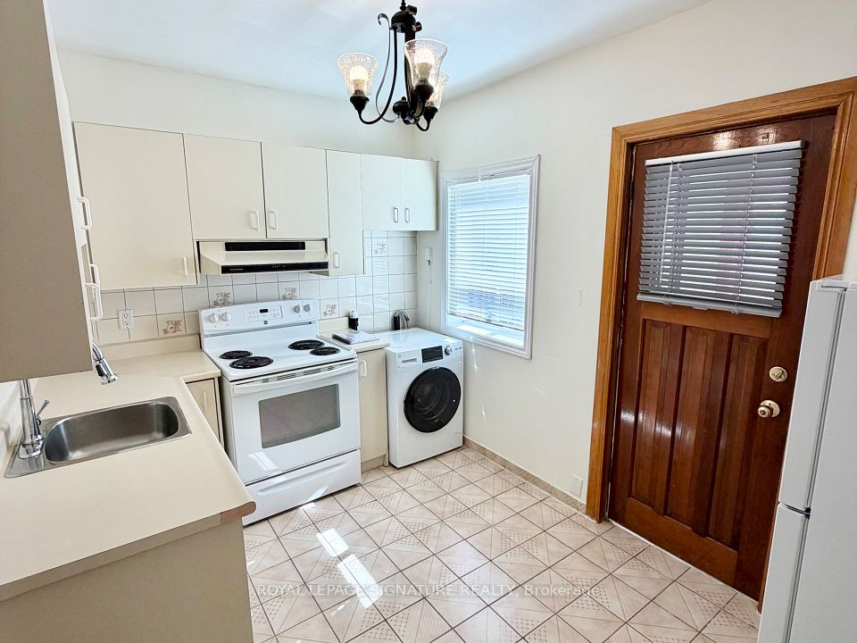 455 B Danforth Avenue 2nd Flr, Toronto, ON M4K 1P1 3