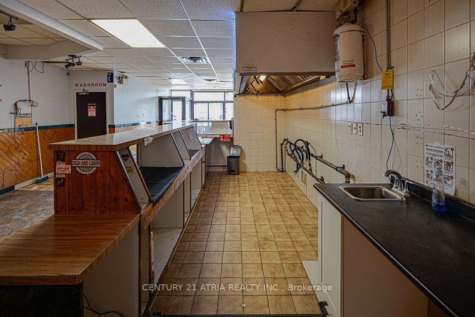 1564 Danforth Avenue, Toronto, ON M4J 1N4 4