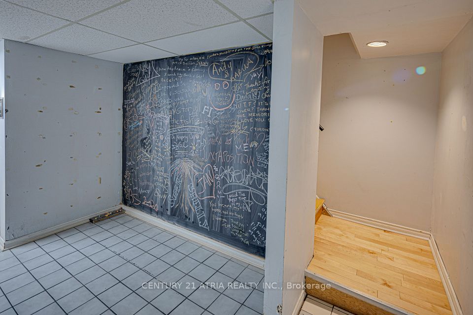 1564 Danforth Avenue, Toronto, ON M4J 1N4 17