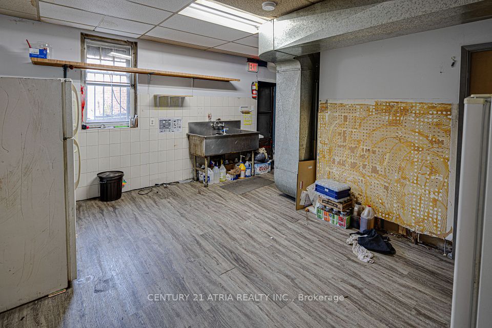 1564 Danforth Avenue, Toronto, ON M4J 1N4 13