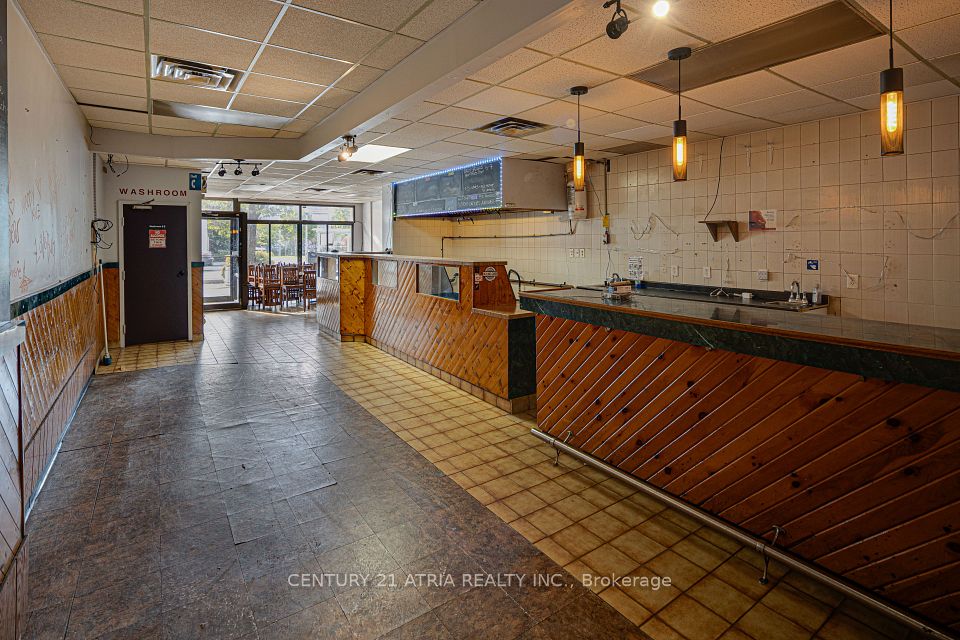 1564 Danforth Avenue, Toronto, ON M4J 1N4 3