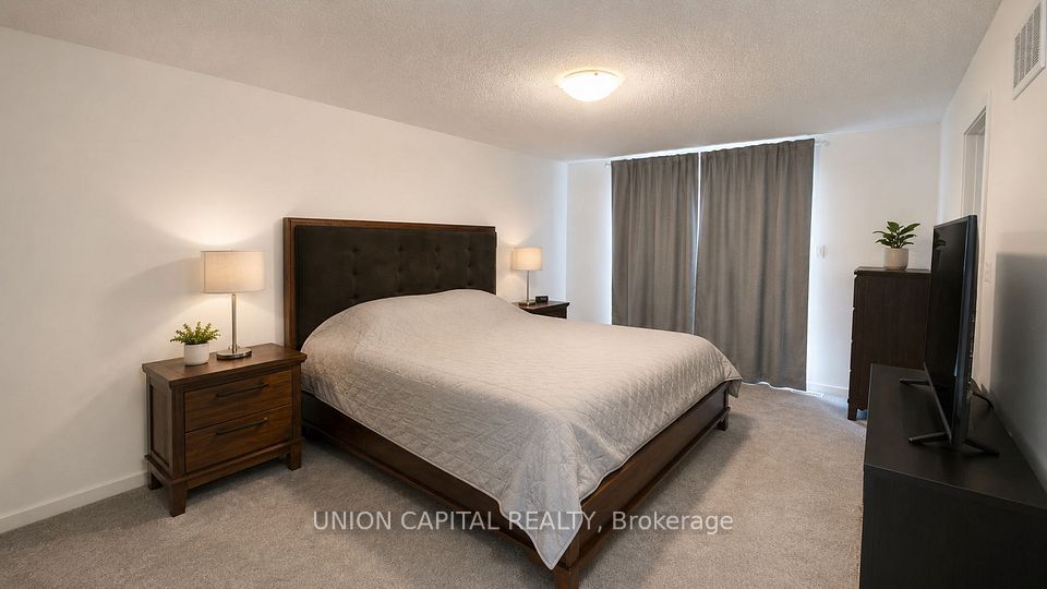 1984 Wilson Road N, Oshawa, ON L1H 7K5 5