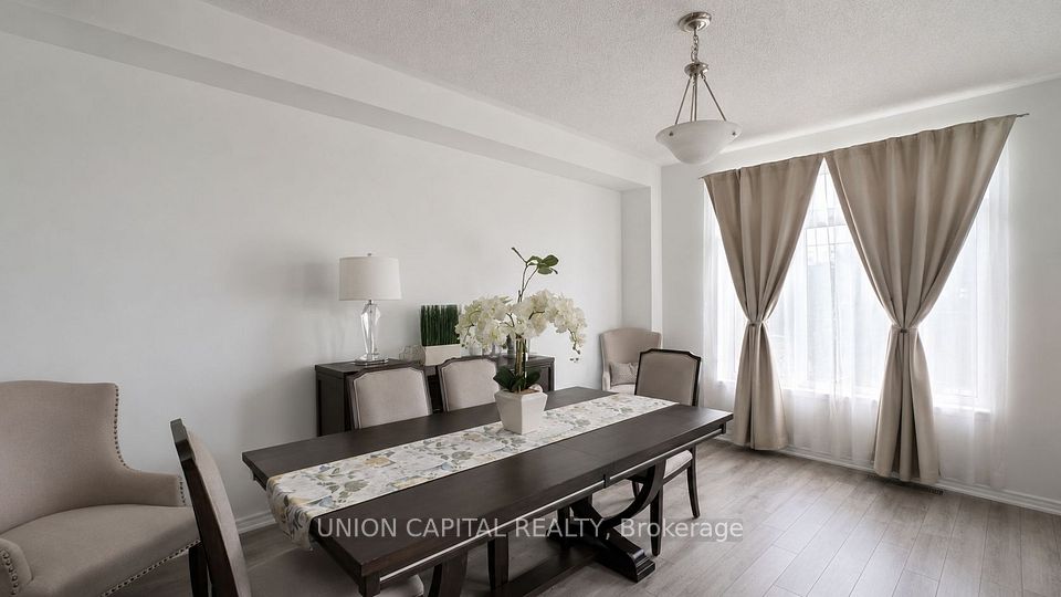 1984 Wilson Road N, Oshawa, ON L1H 7K5 4