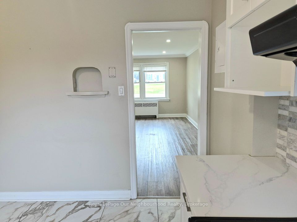 855 Simcoe Street N 2, Oshawa, ON L1G 4W1 4