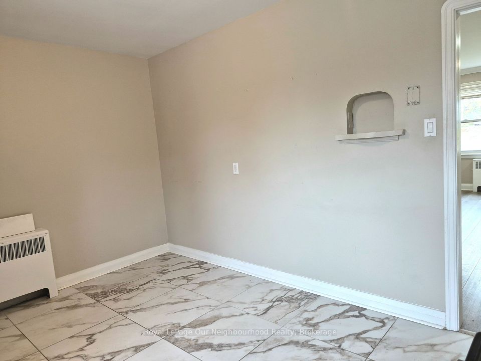 855 Simcoe Street N 2, Oshawa, ON L1G 4W1 3