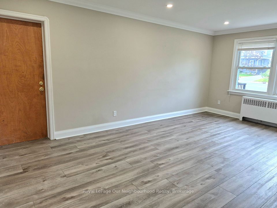 855 Simcoe Street N 2, Oshawa, ON L1G 4W1 6