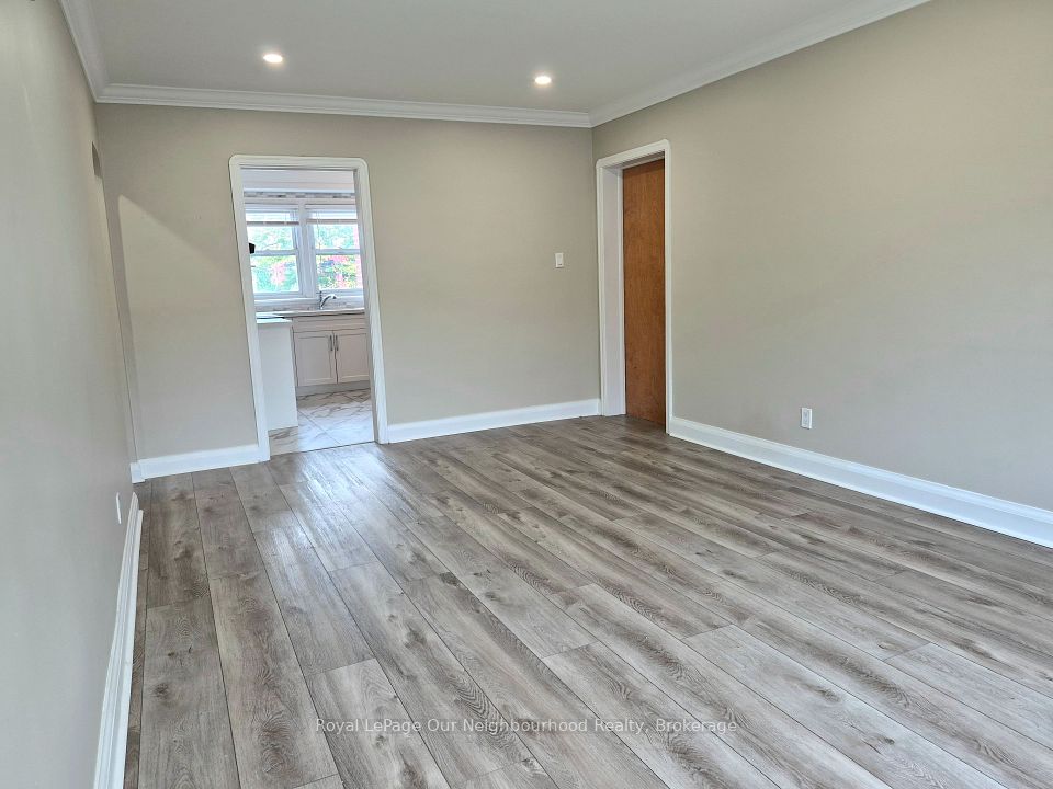 855 Simcoe Street N 2, Oshawa, ON L1G 4W1 8