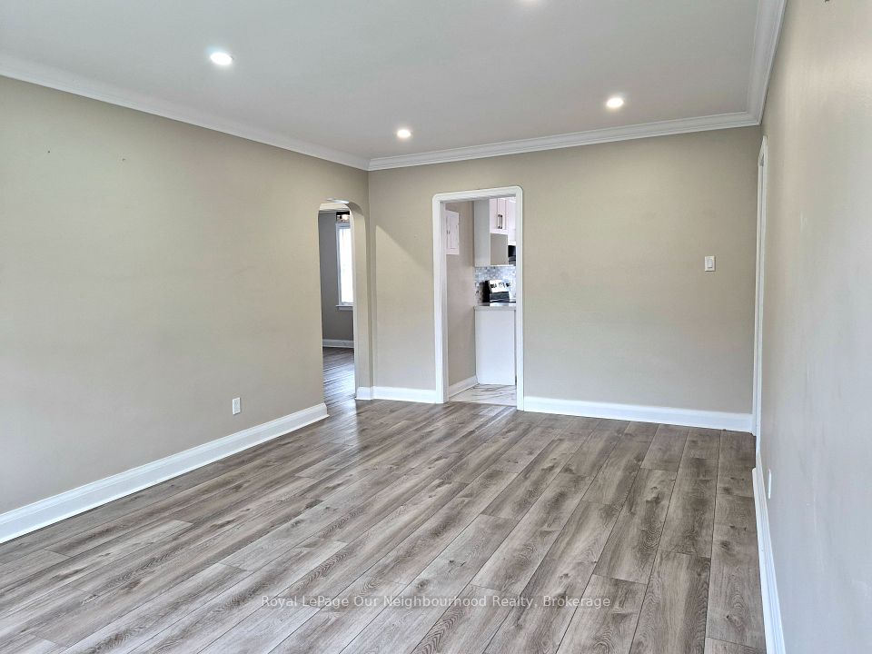 855 Simcoe Street N 2, Oshawa, ON L1G 4W1 7