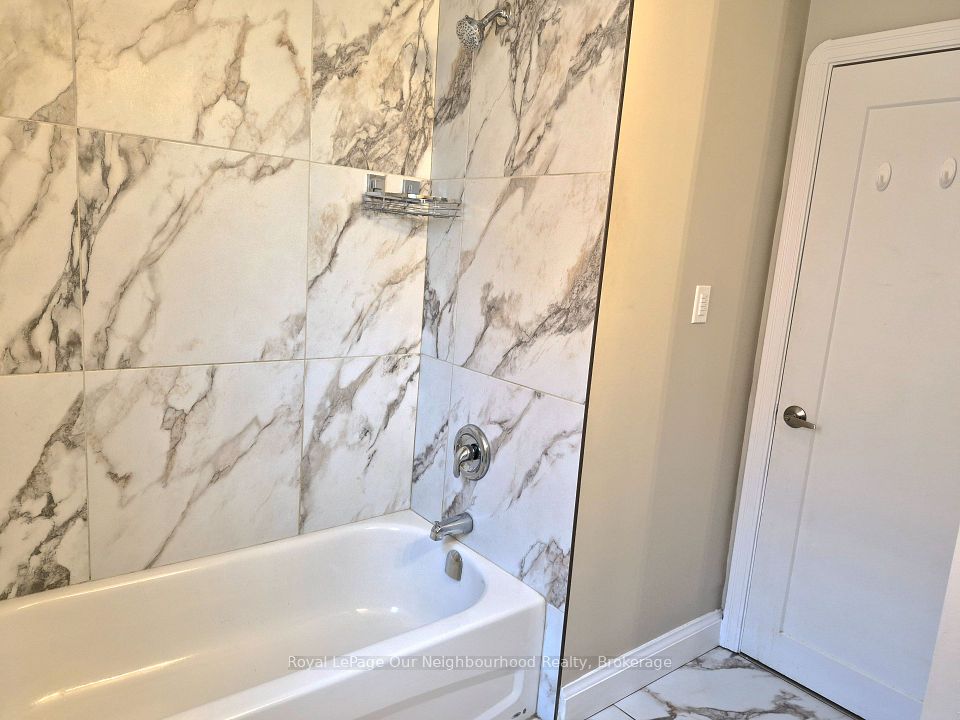 855 Simcoe Street N 2, Oshawa, ON L1G 4W1 14