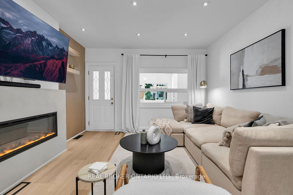 23 Aldridge Avenue, Toronto, ON M4C 3W3 7