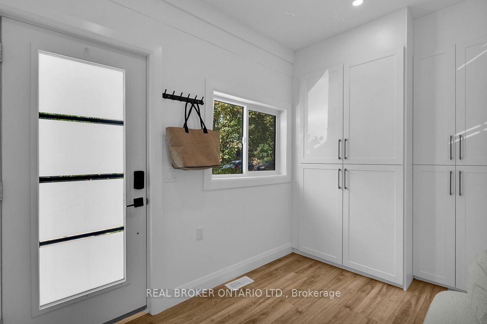 23 Aldridge Avenue, Toronto, ON M4C 3W3 4