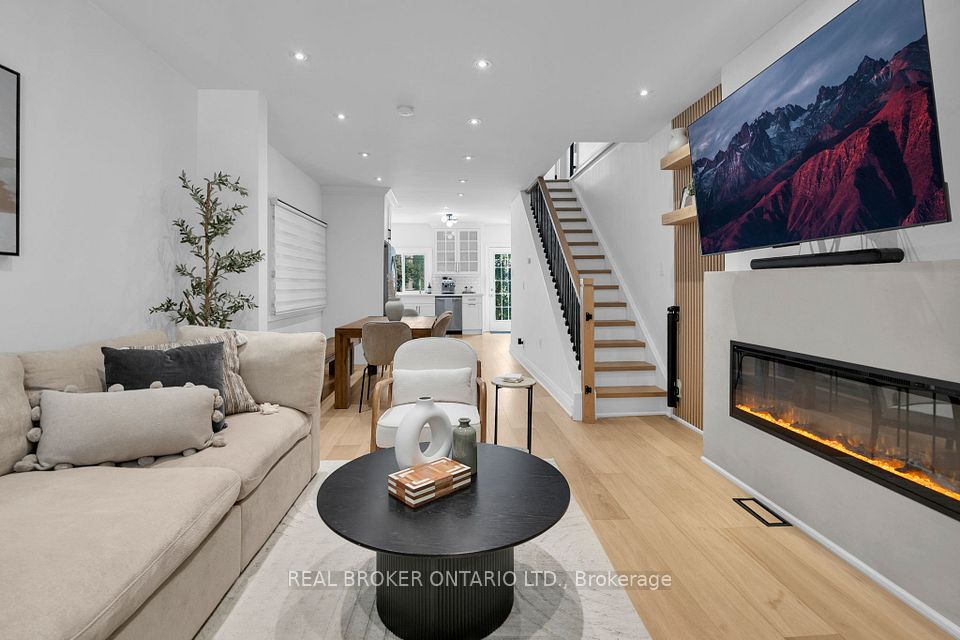 23 Aldridge Avenue, Toronto, ON M4C 3W3 6