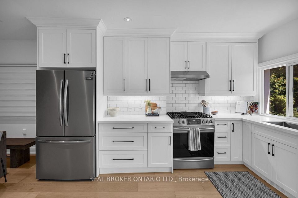 23 Aldridge Avenue, Toronto, ON M4C 3W3 12