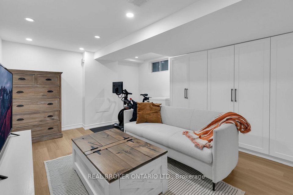 23 Aldridge Avenue, Toronto, ON M4C 3W3 23