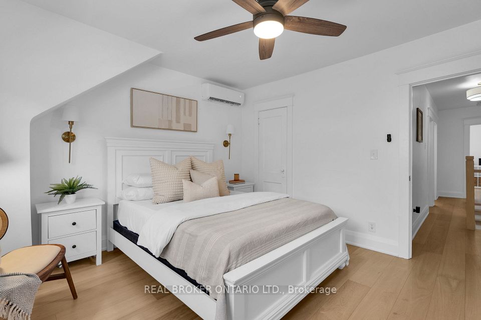 23 Aldridge Avenue, Toronto, ON M4C 3W3 16