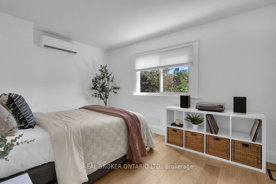 23 Aldridge Avenue, Toronto, ON M4C 3W3 19
