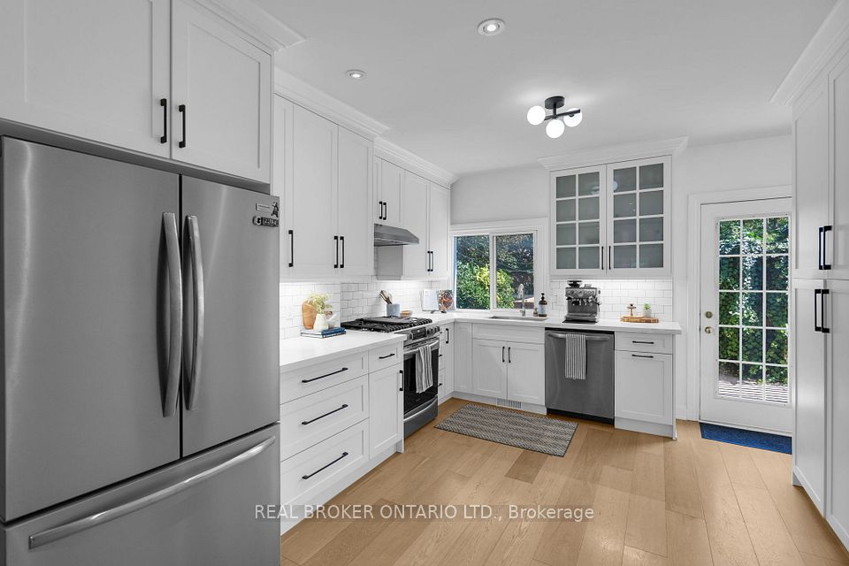 23 Aldridge Avenue, Toronto, ON M4C 3W3 10
