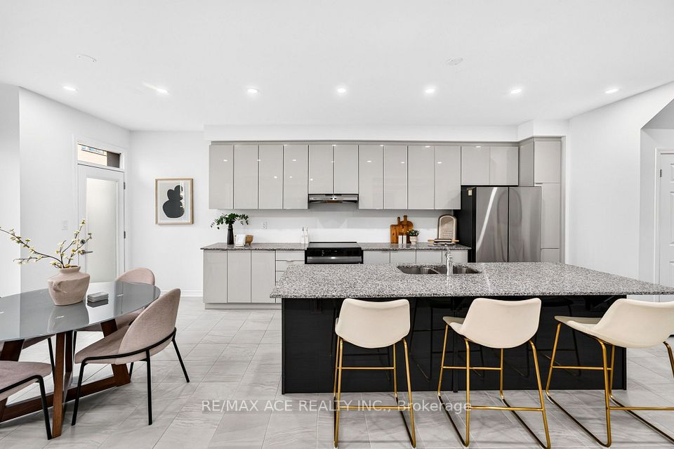 1408 Mockingbird Square, Pickering, ON L1X 0N8 12