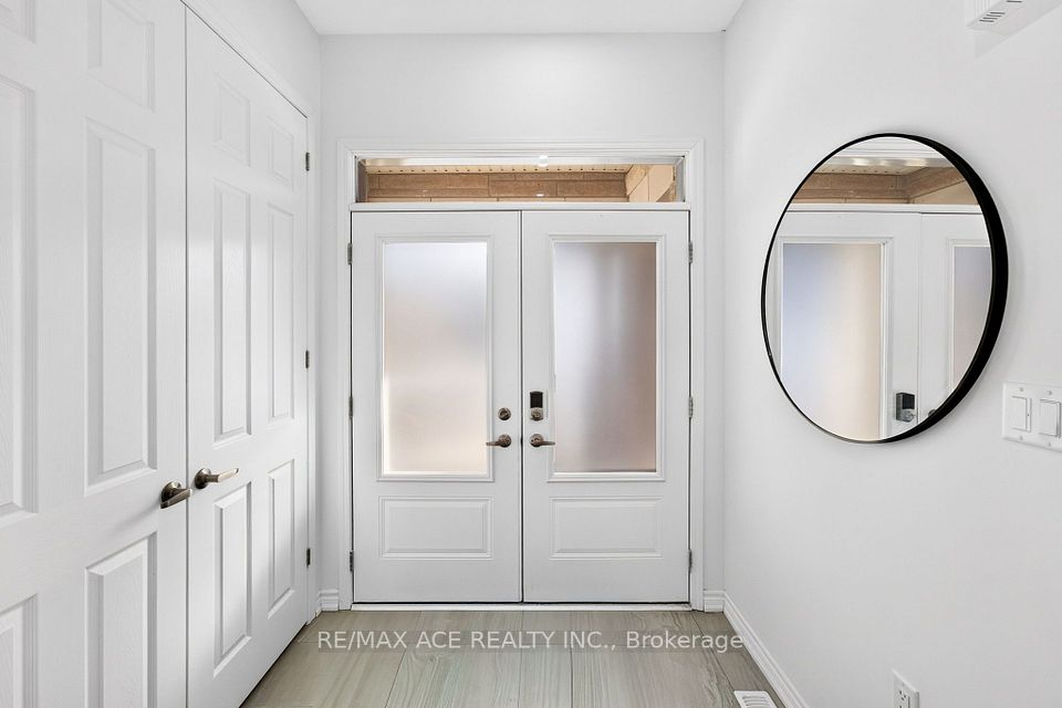 1408 Mockingbird Square, Pickering, ON L1X 0N8 9