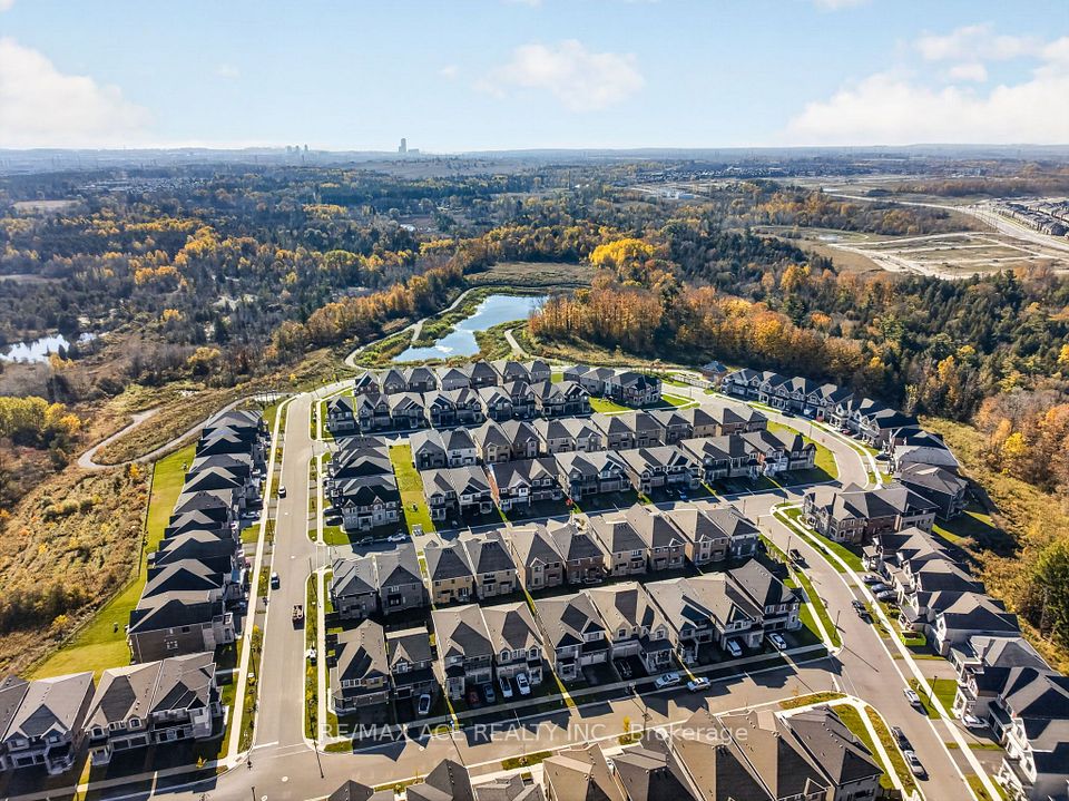 1408 Mockingbird Square, Pickering, ON L1X 0N8 2