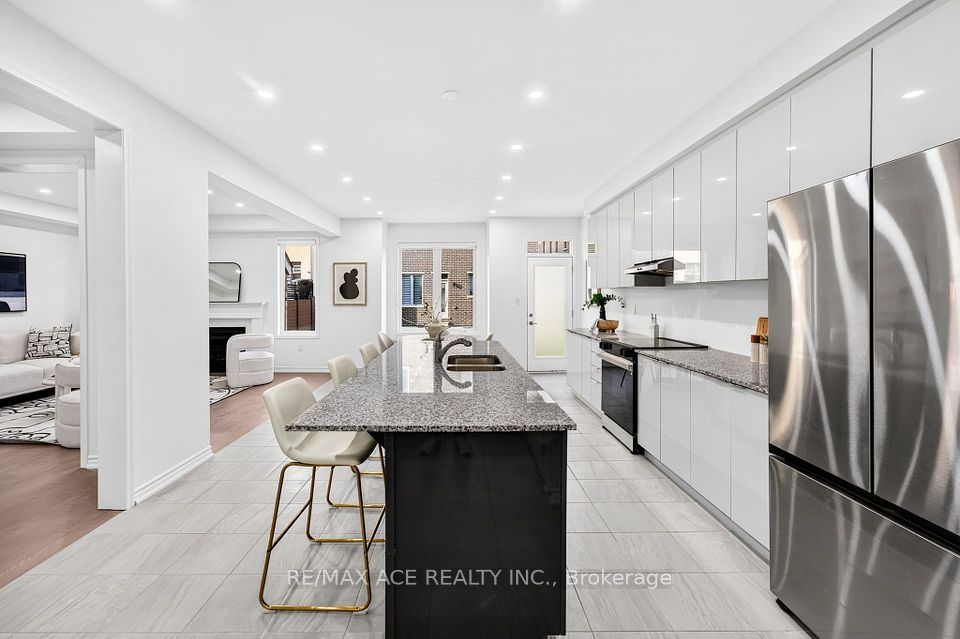 1408 Mockingbird Square, Pickering, ON L1X 0N8 10