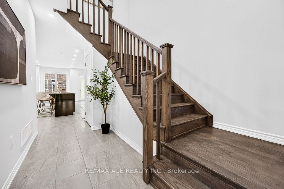 1408 Mockingbird Square, Pickering, ON L1X 0N8 22