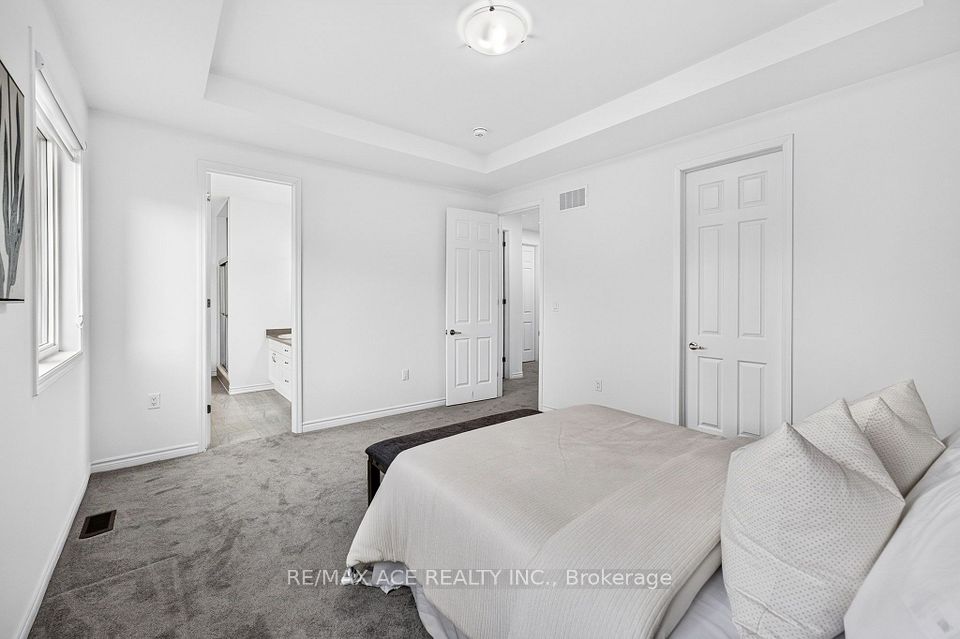 1408 Mockingbird Square, Pickering, ON L1X 0N8 25
