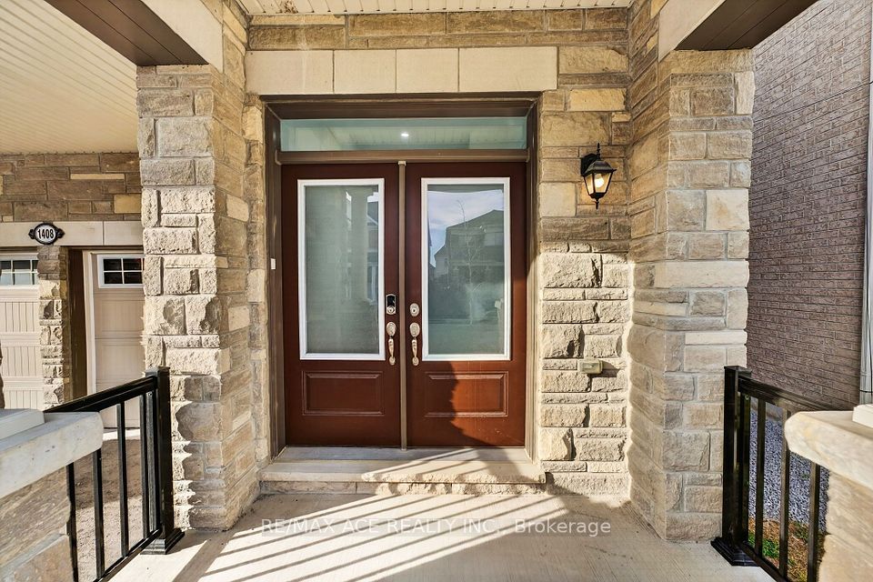 1408 Mockingbird Square, Pickering, ON L1X 0N8 8
