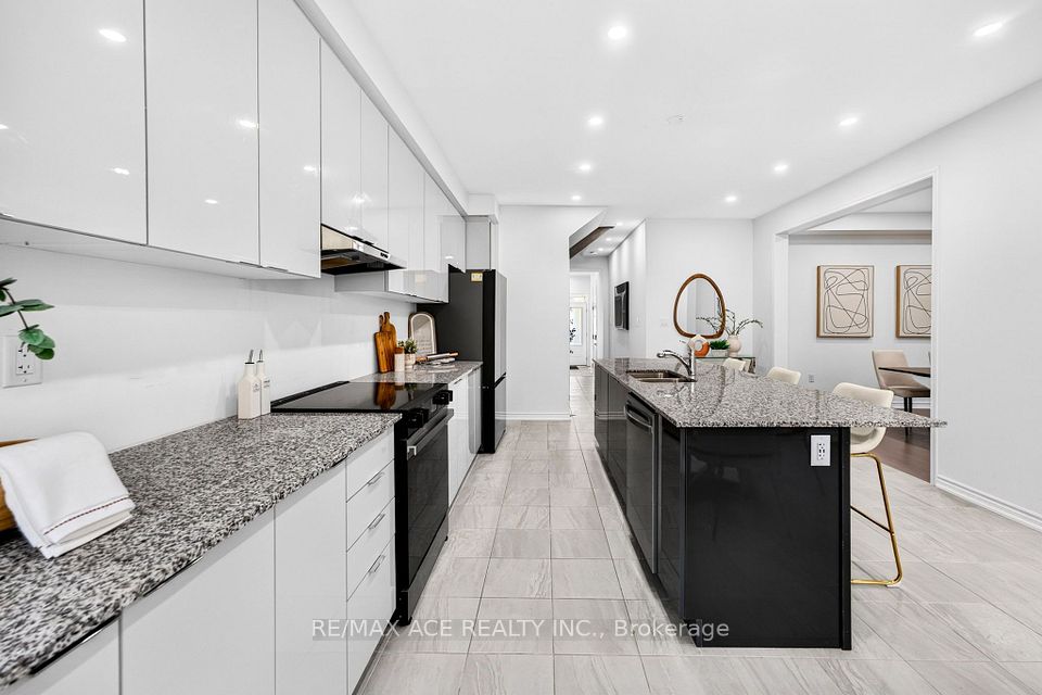 1408 Mockingbird Square, Pickering, ON L1X 0N8 13