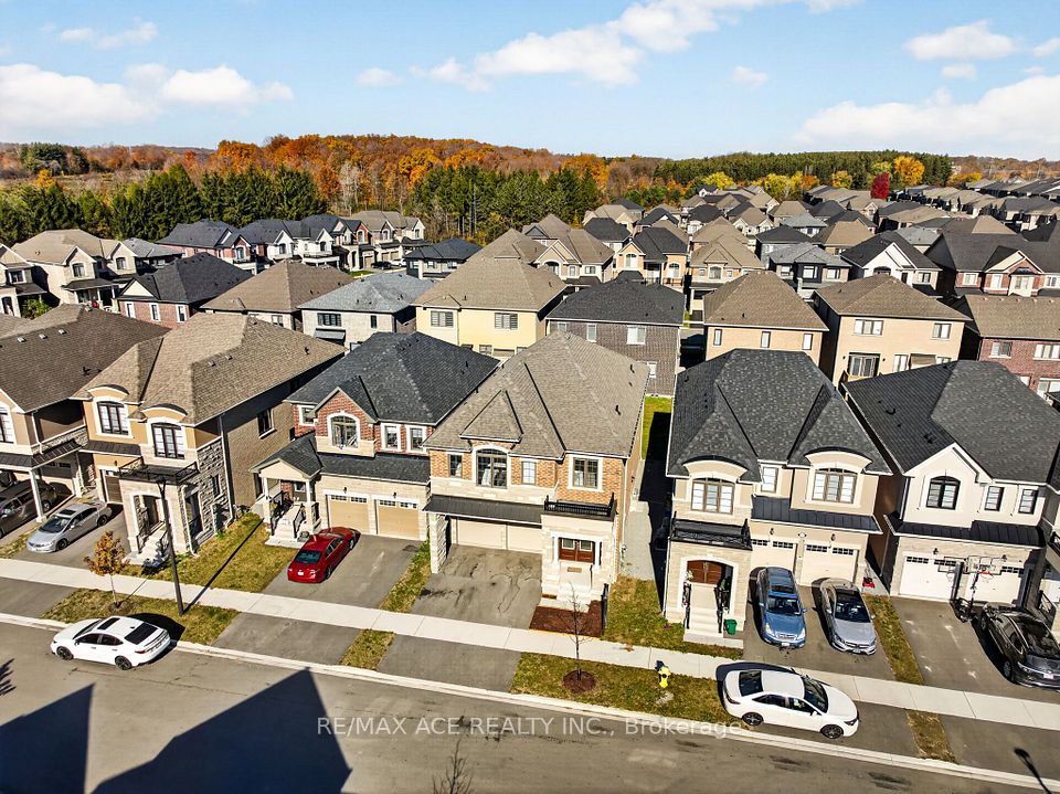 1408 Mockingbird Square, Pickering, ON L1X 0N8 5