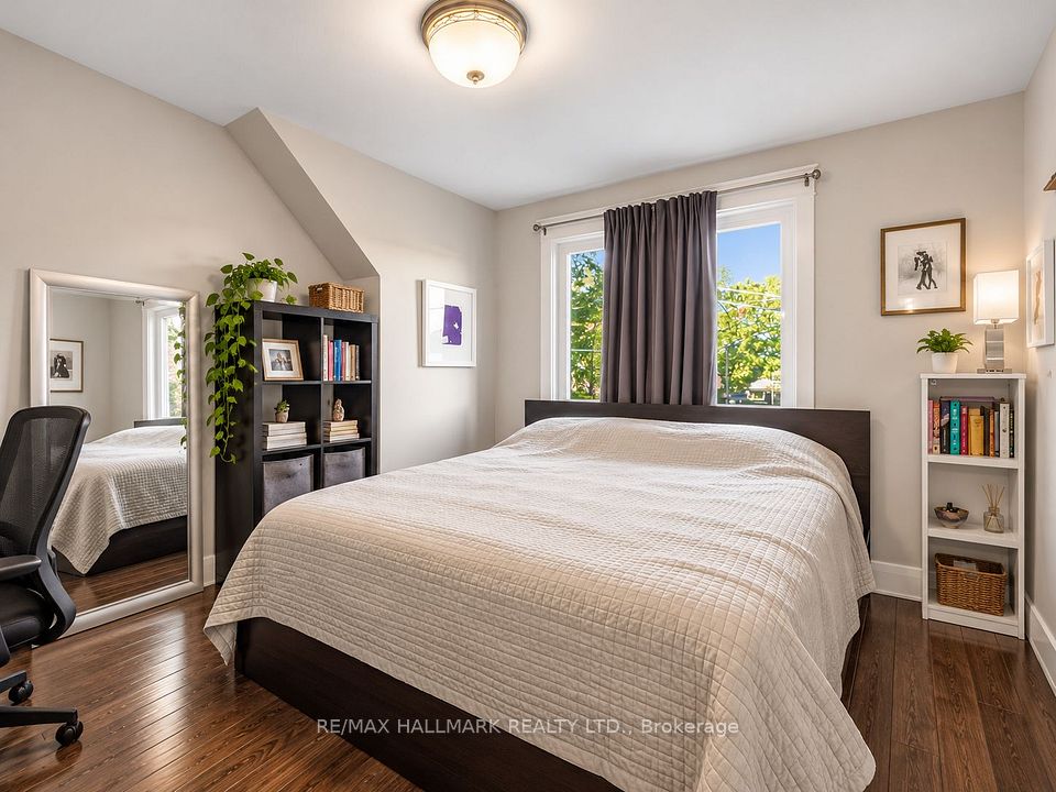 67 Amroth Avenue, Toronto, ON M4C 4H3 11