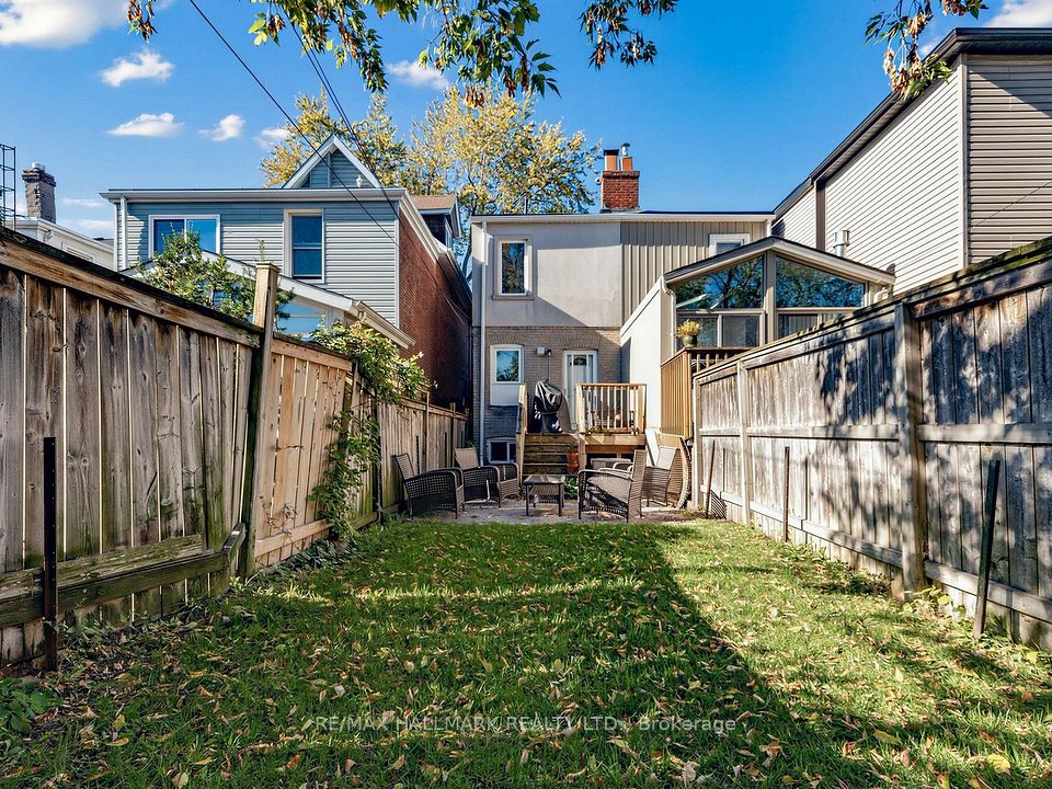 67 Amroth Avenue, Toronto, ON M4C 4H3 25
