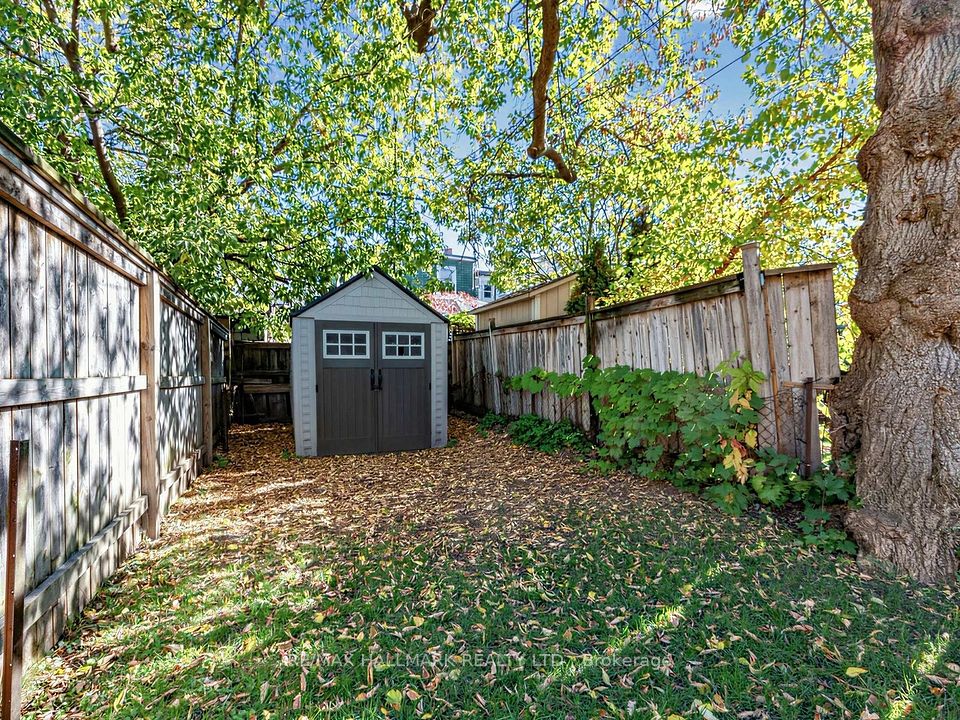 67 Amroth Avenue, Toronto, ON M4C 4H3 23