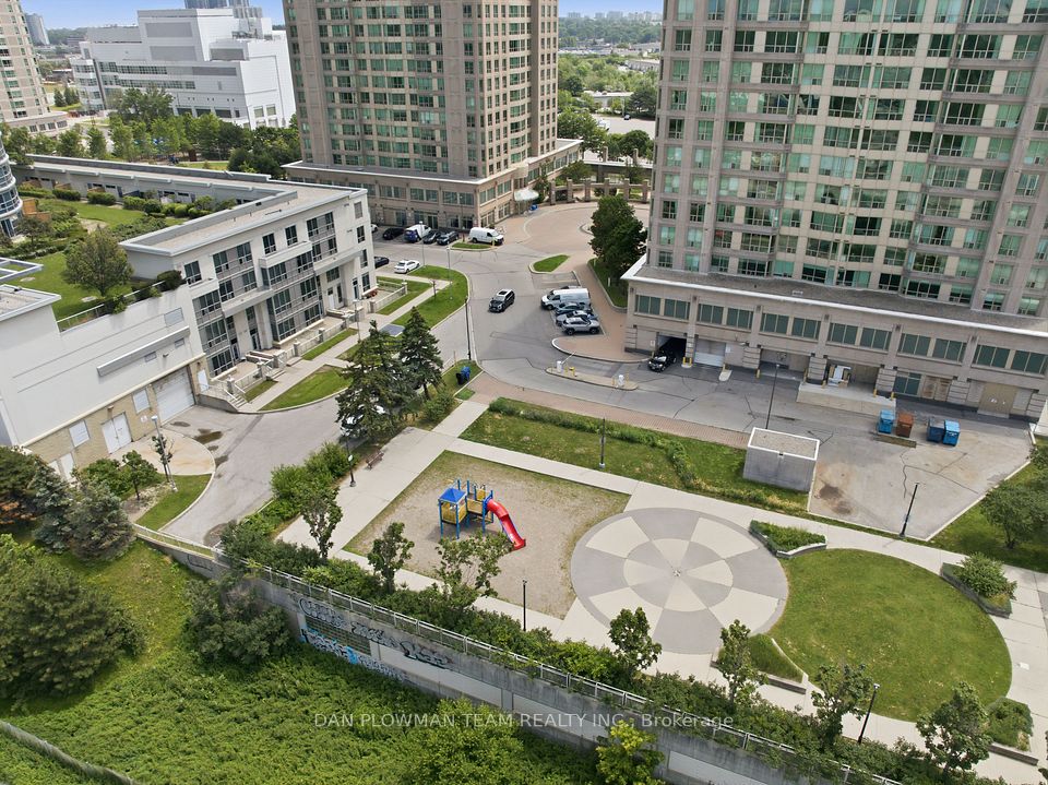 8 Lee Centre Drive 913, Toronto, ON M1H 3H8 4