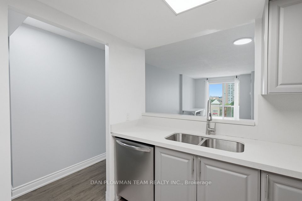 8 Lee Centre Drive 913, Toronto, ON M1H 3H8 9